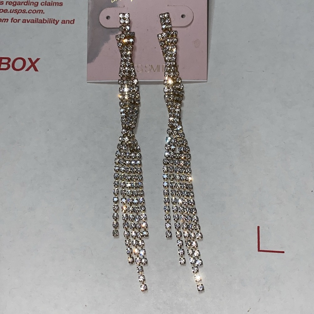 🍂NWT adorable jeweled dangling earrings! - Picture 3 of 5